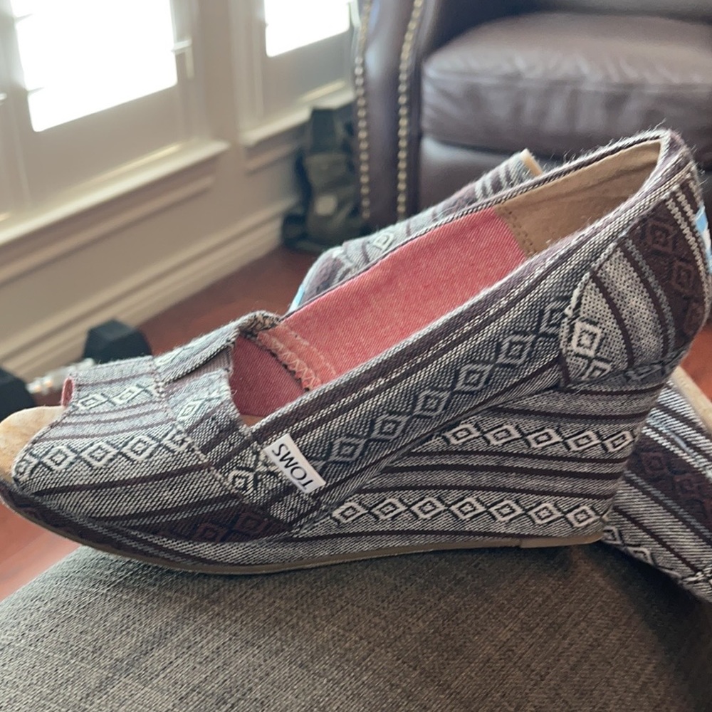 Wedge for fall by TOMS.
